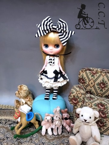 C.C.T Blythe Momoko Pullip Dal doll outfit black & white gothic dress c-463 